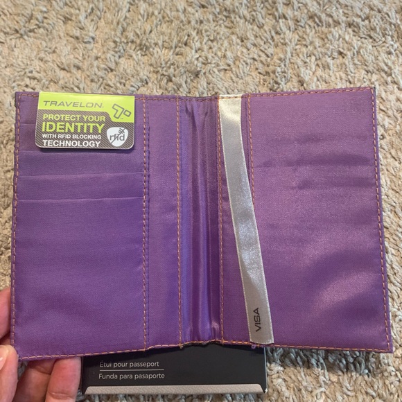 TRAVELON PASSPORT CASE - Picture 3 of 3
